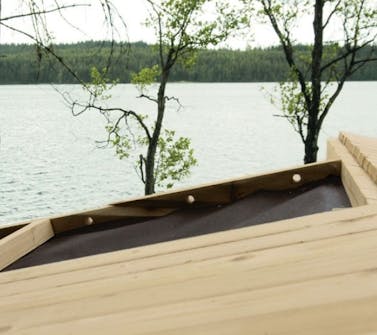 Bygge liten hytte: Taktroa spikres fast på tre steder Bygge liten hytte: Taktroa spikres fast på tre steder